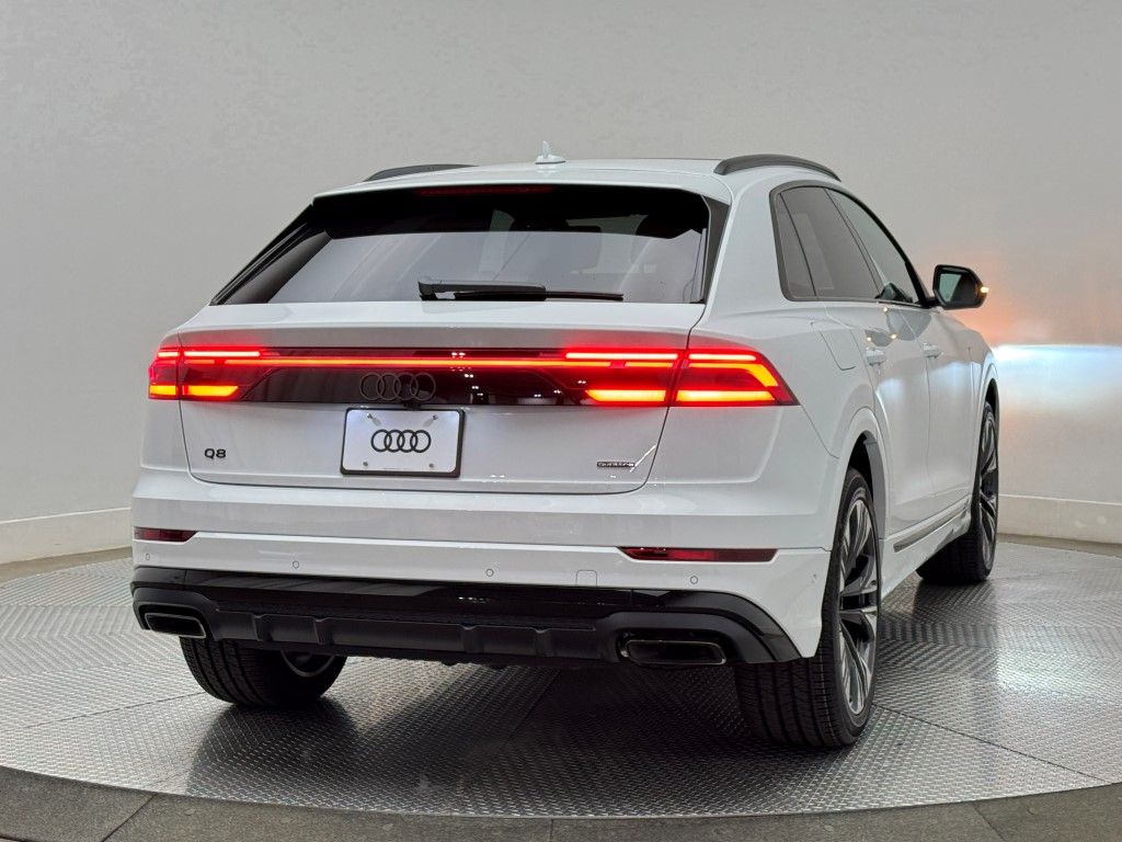 2025 Audi Q8  10