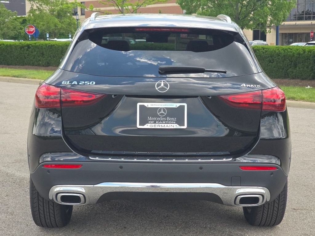 New 2026 Black Mercedes-Benz GLA 250 image 15