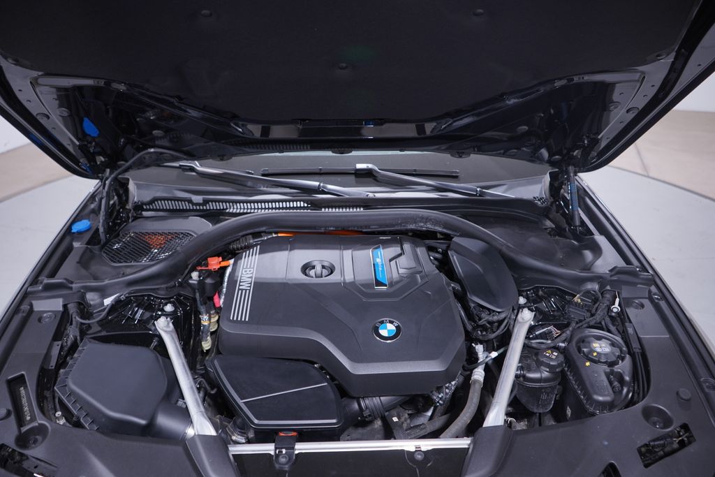 Thumbnail: 2023 BMW 5 Series - 24