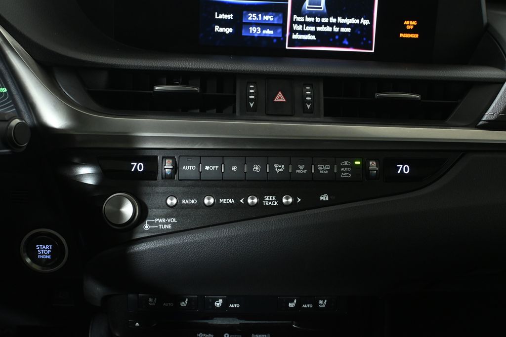 Thumbnail: 2021 Lexus ES - 23