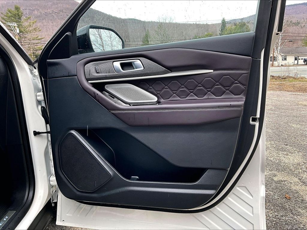 2025 Ford Explorer — photo 12
