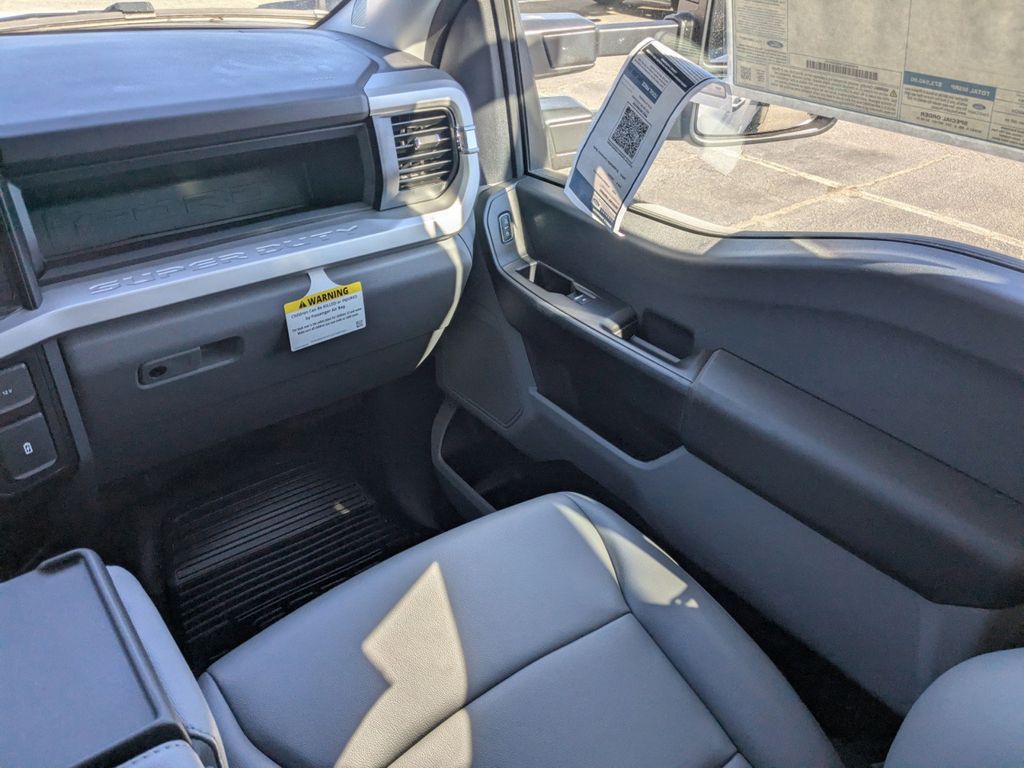 2025 Ford F-450 Chassis XL