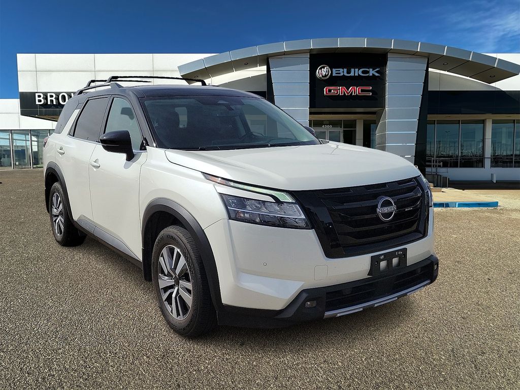 Pearl White Tricoat/Super Black 2023 Nissan Pathfinder SL 4WD SUV / Crossover All-Wheel Drive 9-Speed Automatic