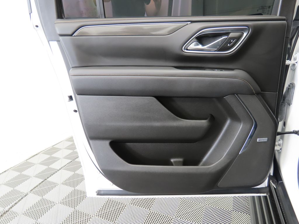 Thumbnail: 2023 GMC Yukon XL - 28