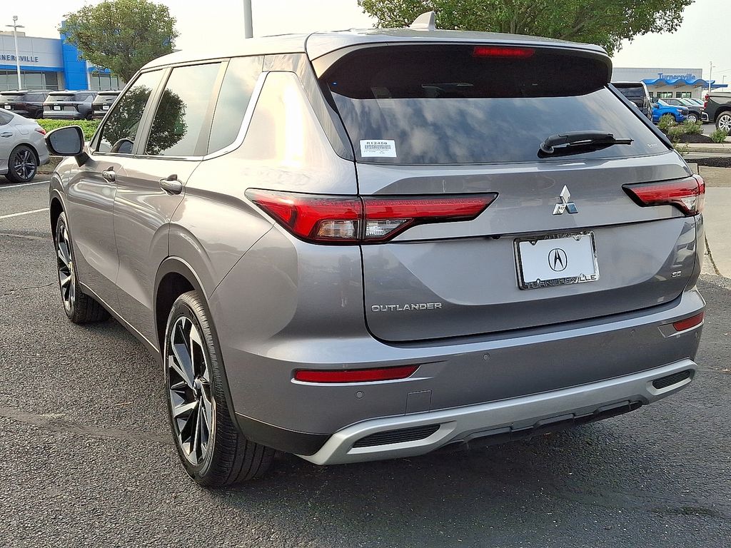 Thumbnail: 2022 Mitsubishi Outlander - 4