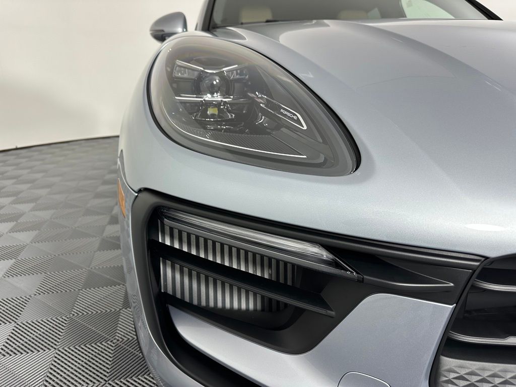 Thumbnail: 2026 Porsche Macan - 9