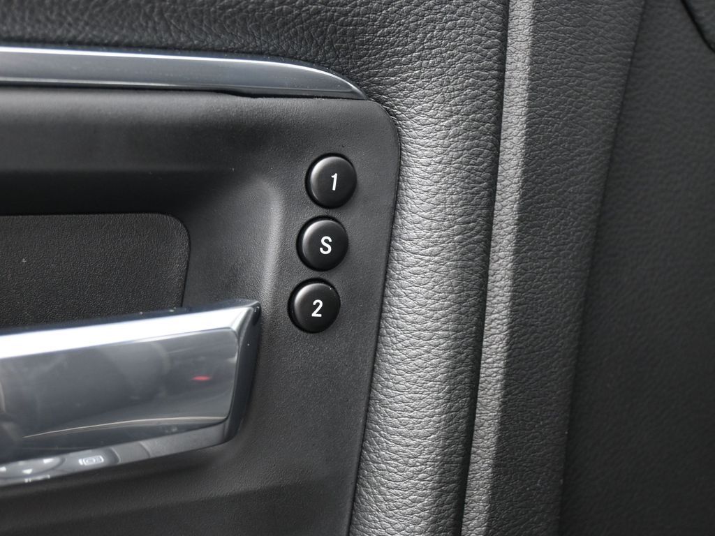 New 2026 Diamond Black Crystal Pearlcoat Ram Laramie image 17