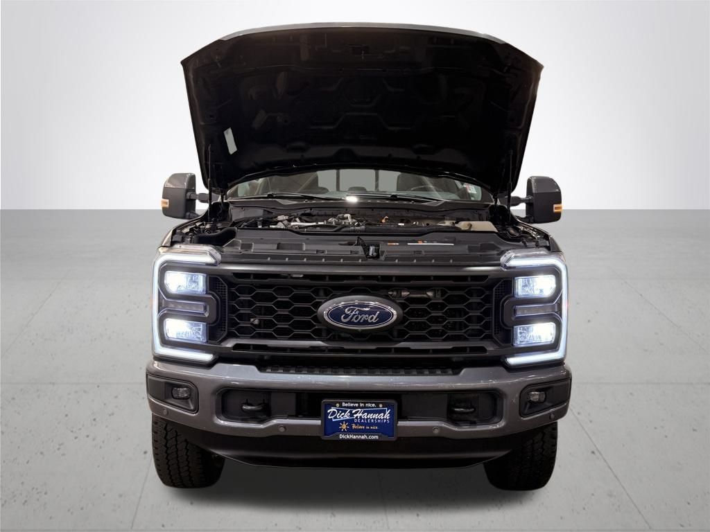 2023 Ford F-350 photo 2