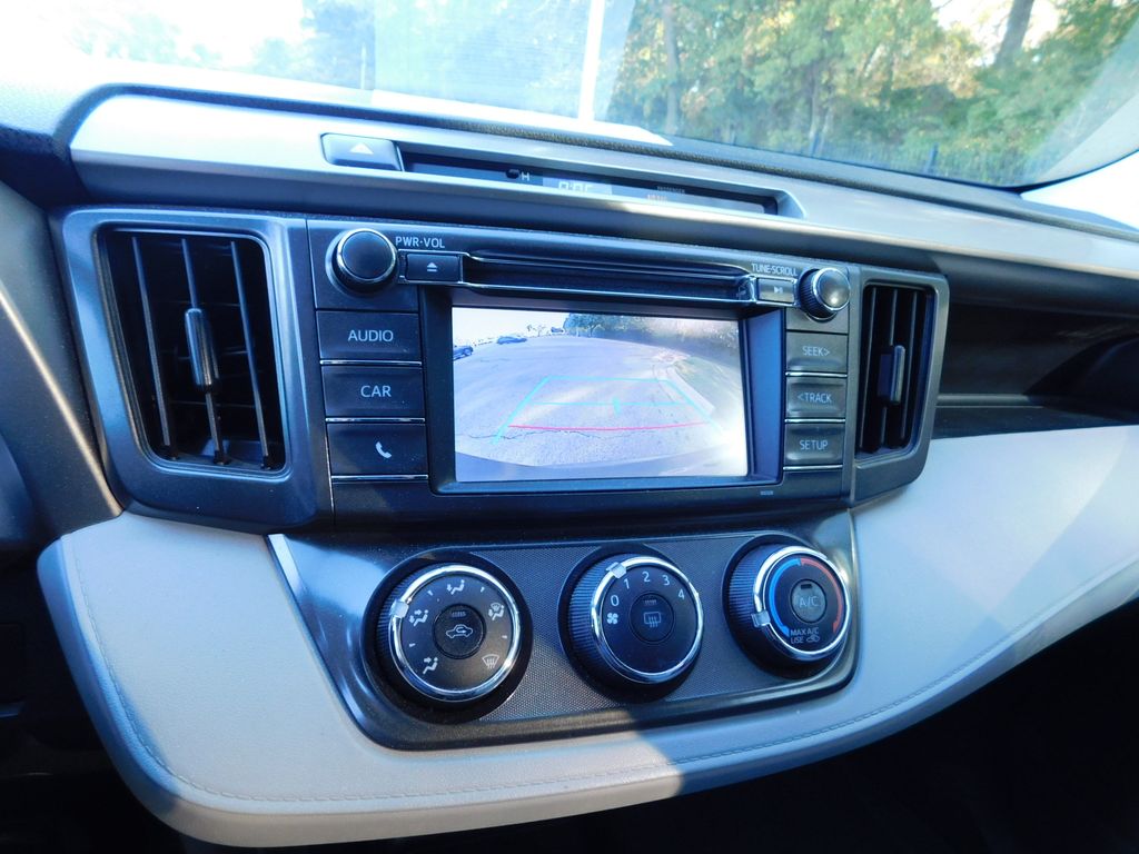 Thumbnail: 2015 Toyota RAV4 - 10