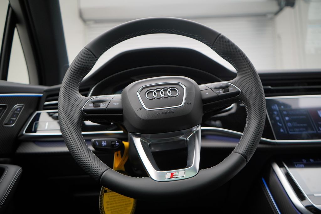 2025 Audi SQ7  15