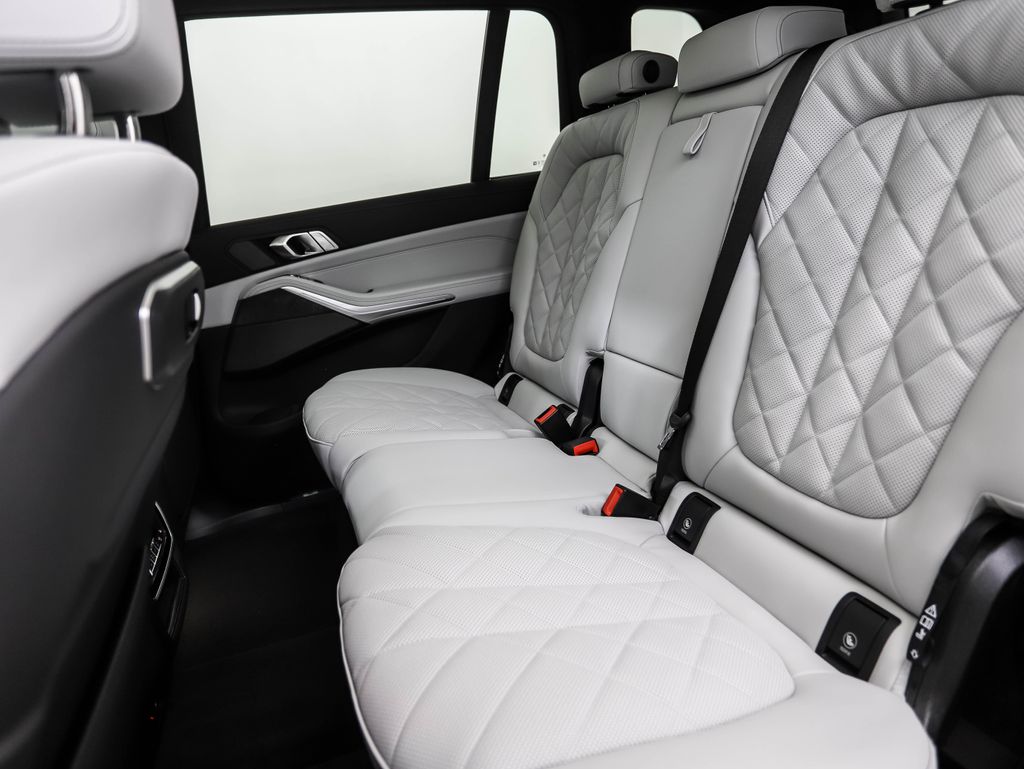 Thumbnail: 2026 BMW X7 - 22