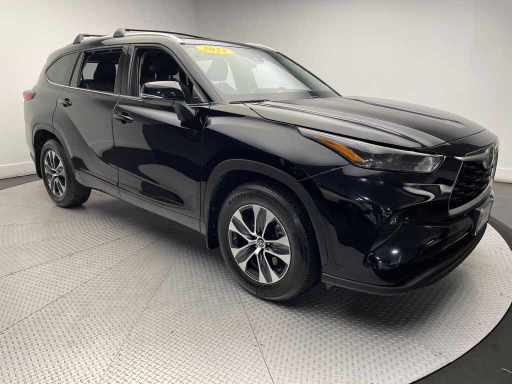 2022 Toyota Highlander XLE 3