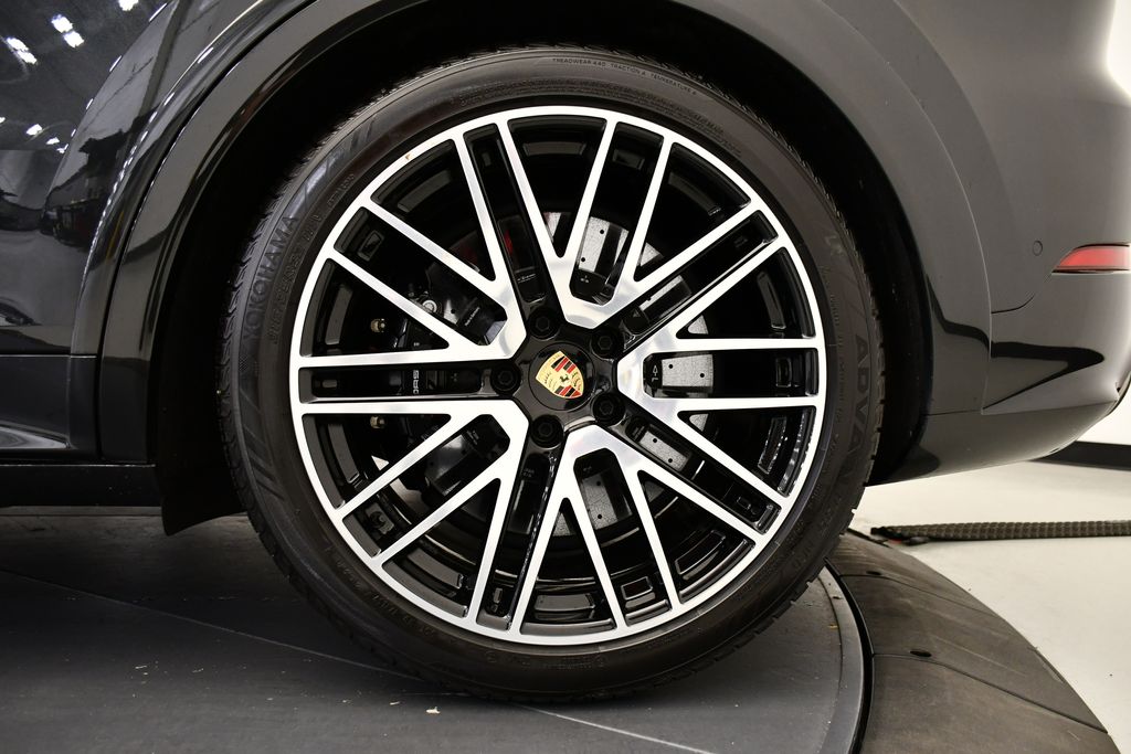 2024 Porsche Cayenne Turbo E-Hybrid 16