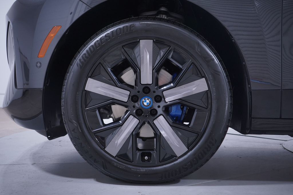 Thumbnail: 2023 BMW iX - 2