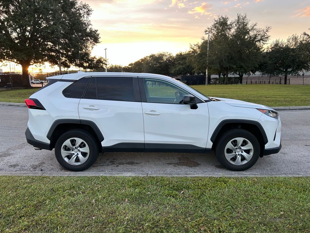 Thumbnail: 2022 Toyota RAV4 - 6