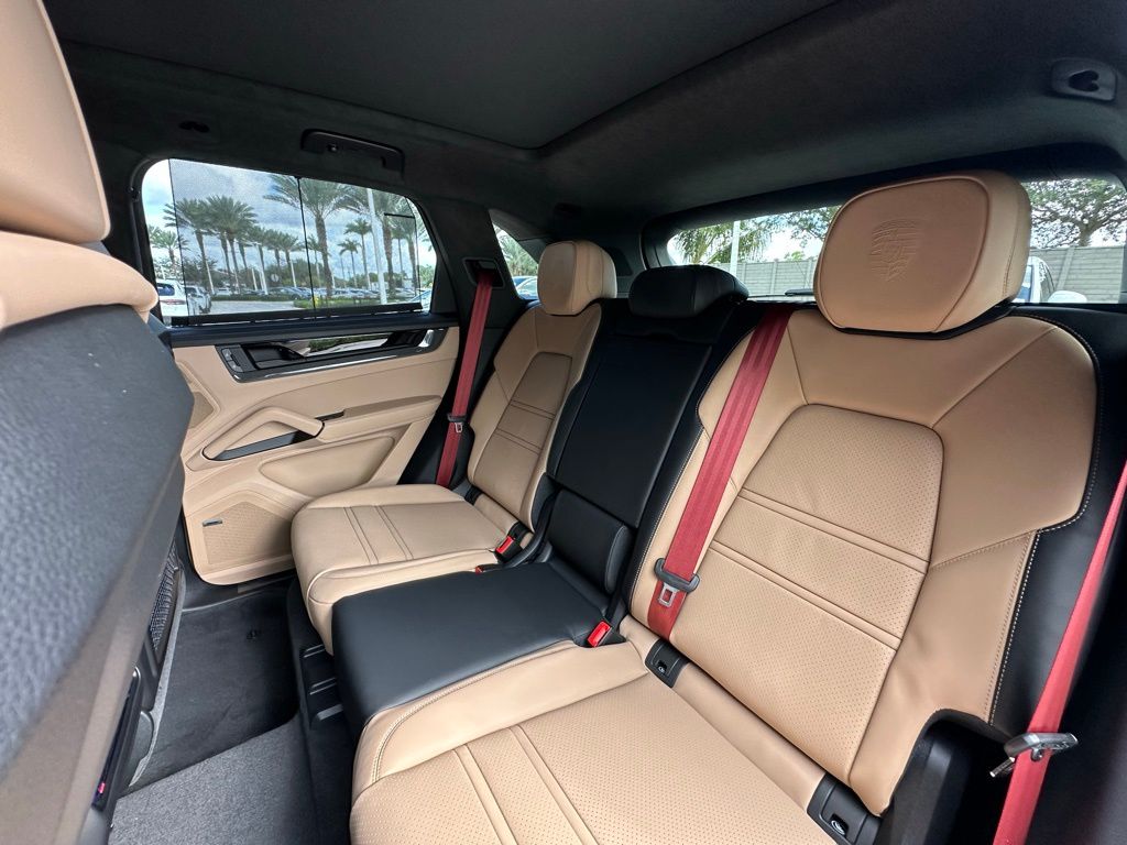 2025 Porsche Cayenne GTS 29
