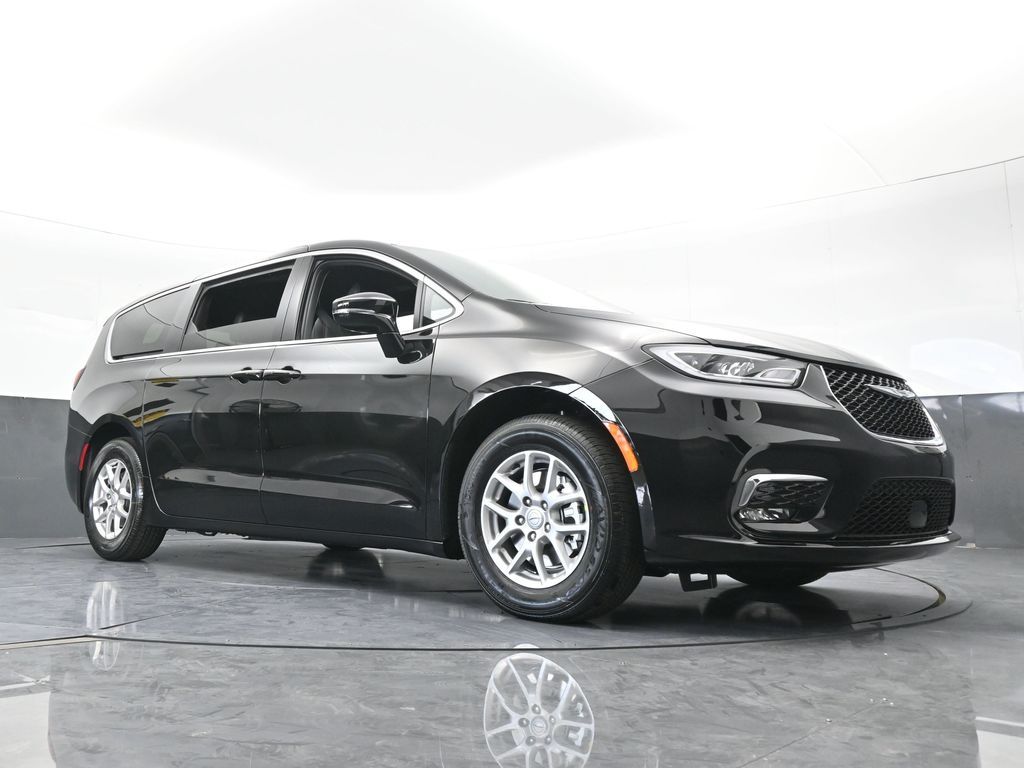 New 2026 Diamond Black Crystal Pearlcoat Chrysler Select image 63