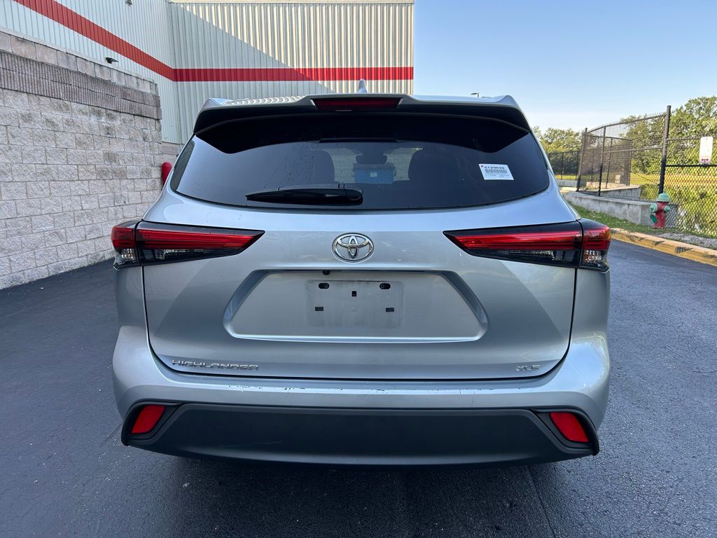 2022 Toyota Highlander XLE 4