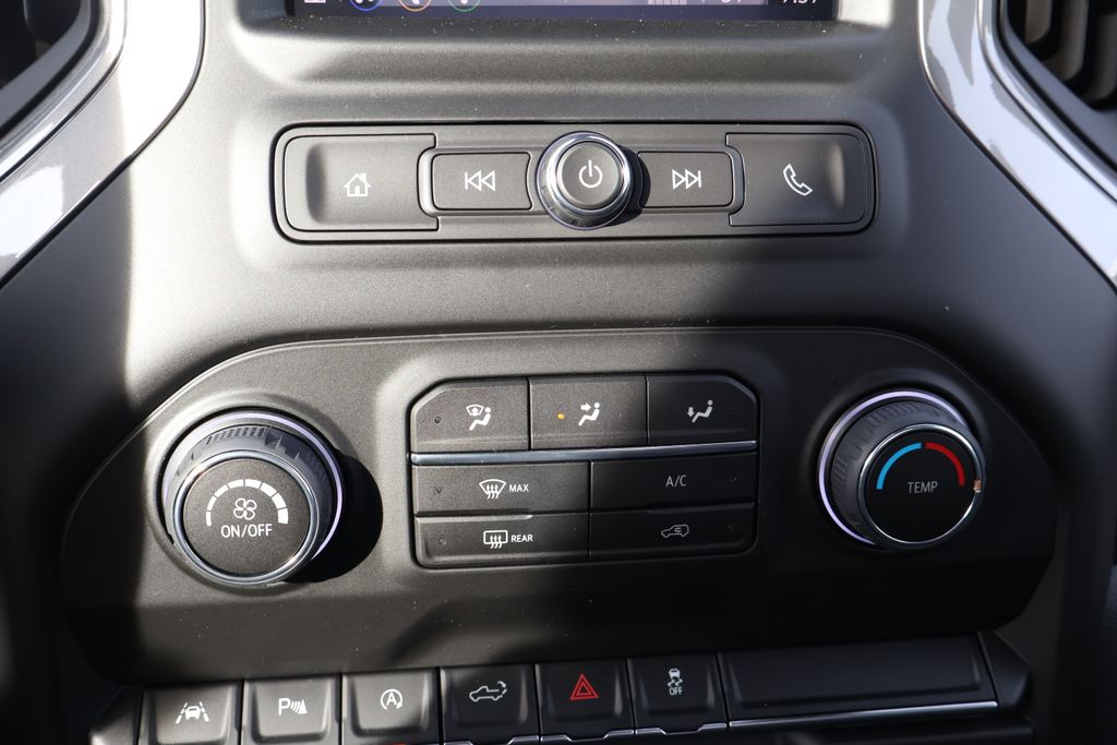 Thumbnail: 2026 Chevrolet Silverado 1500 - 26