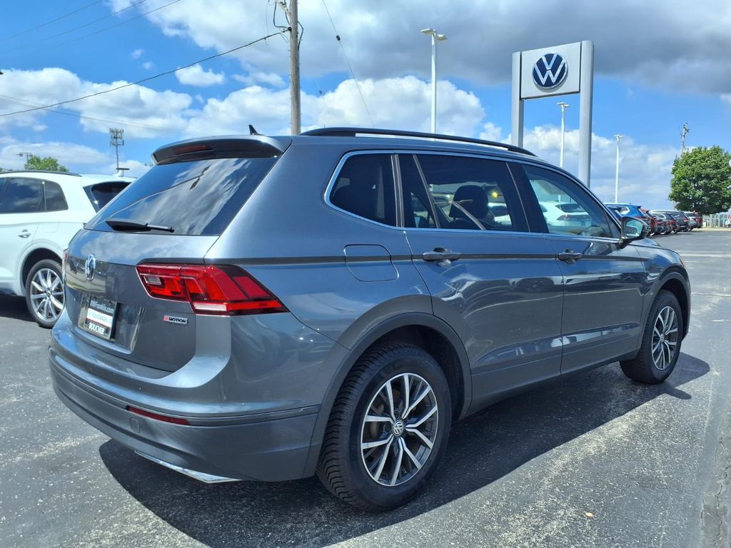 Used 2019 Platinum Gray Metallic Volkswagen 2.0T SE image 2