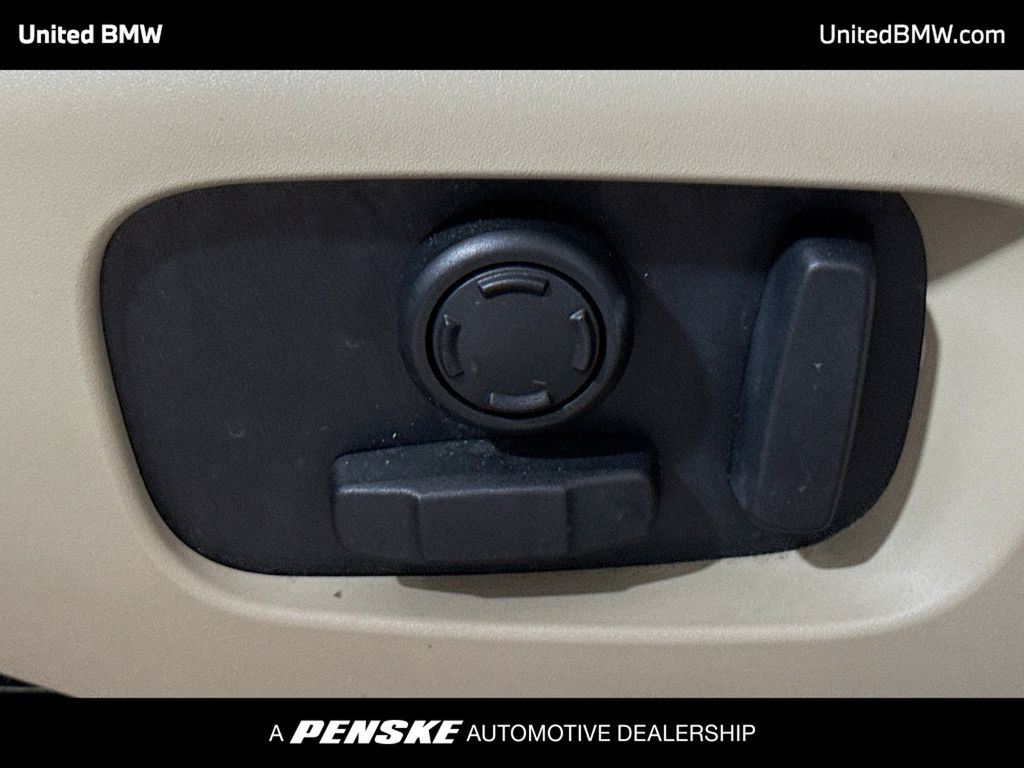 Thumbnail: 2019 Land Rover Discovery - 4