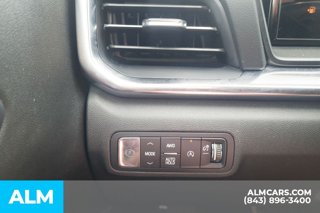 Used 2025 White GMC Elevation image 33
