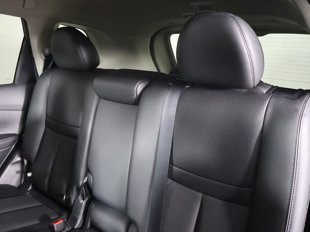 Used 2018 Blue Nissan SL image 31