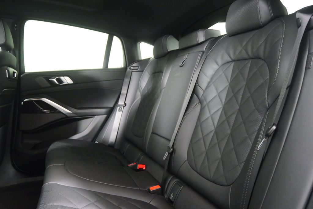 Thumbnail: 2026 BMW X6 - 14