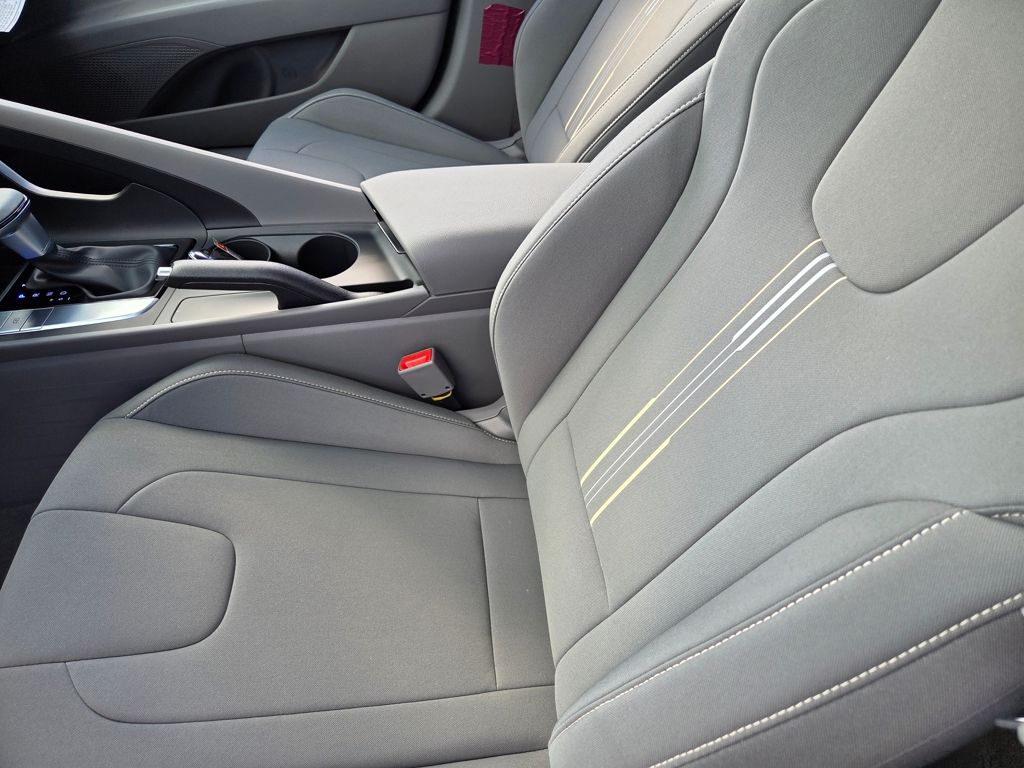 Thumbnail: 2025 Hyundai Elantra - 15