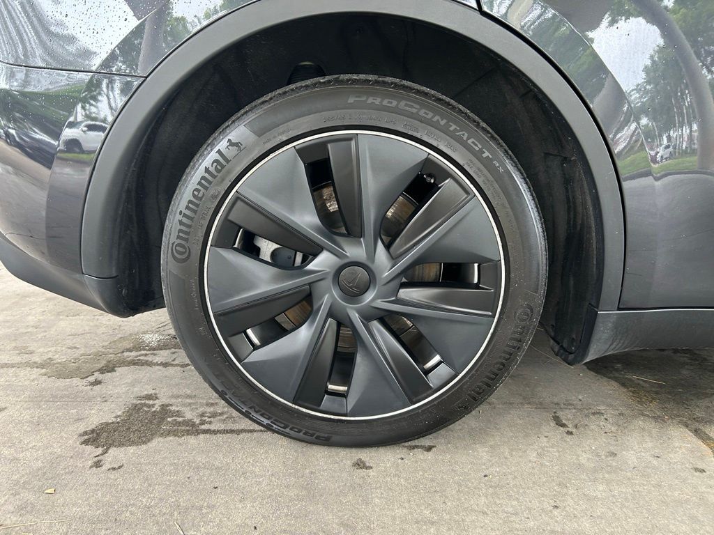 Used 2024  Tesla  image 17