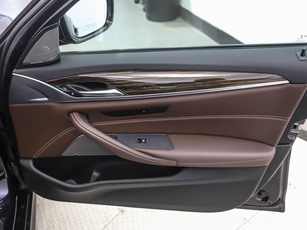2022 BMW 5 Series 540i xDrive 27