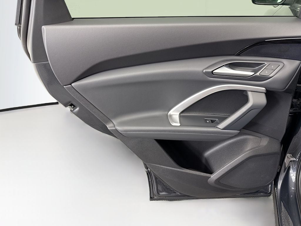 Thumbnail: 2025 Audi Q5 - 25