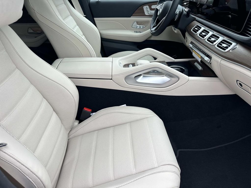 Thumbnail: 2026 Mercedes-Benz GLE - 18