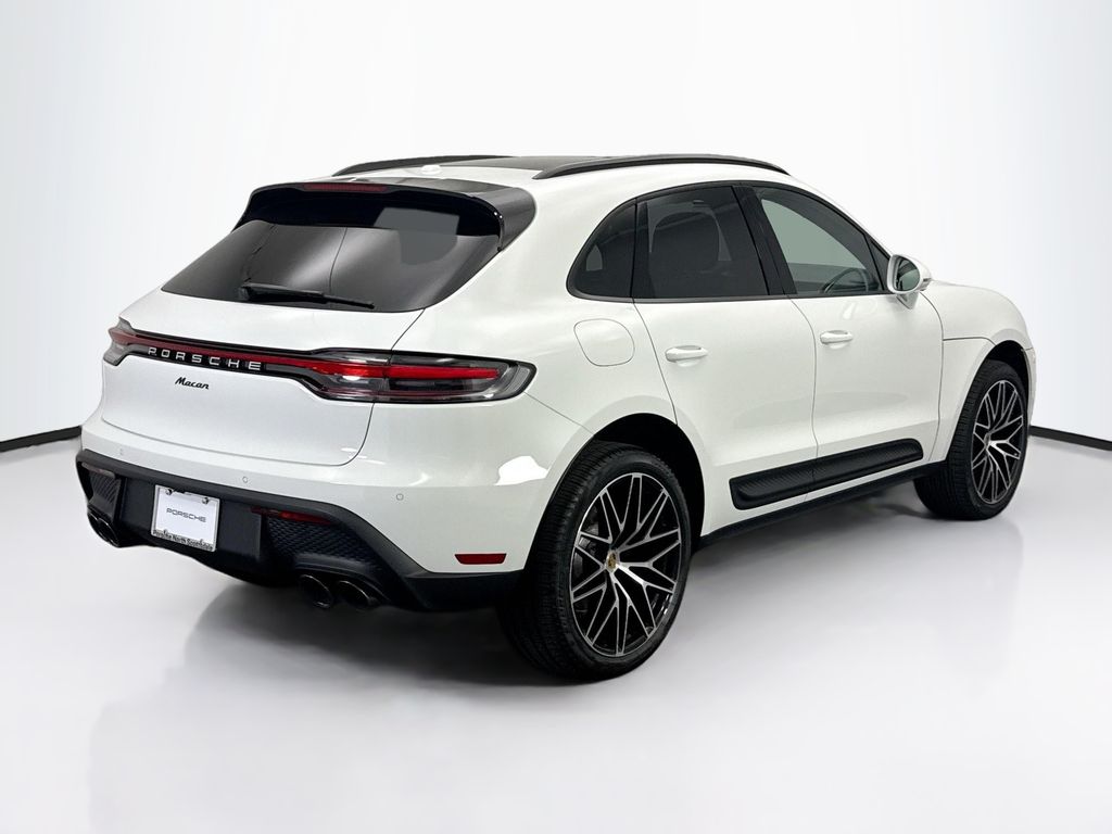 Thumbnail: 2026 Porsche Macan - 7