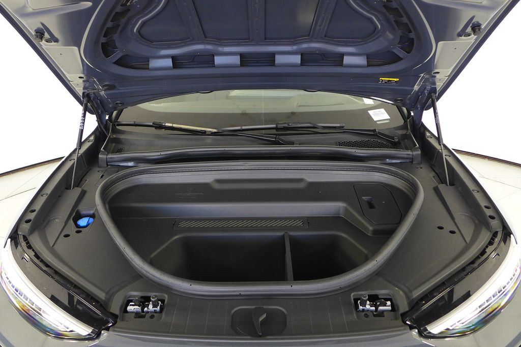 Thumbnail: 2025 Audi Q6 e-tron - 6