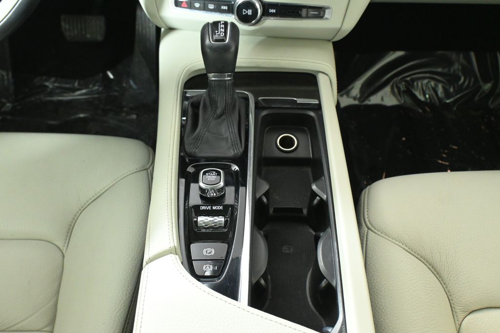 Thumbnail: 2018 Volvo S90 - 21