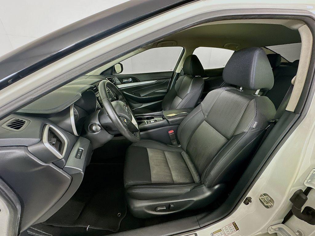 Thumbnail: 2017 Nissan Maxima - 21