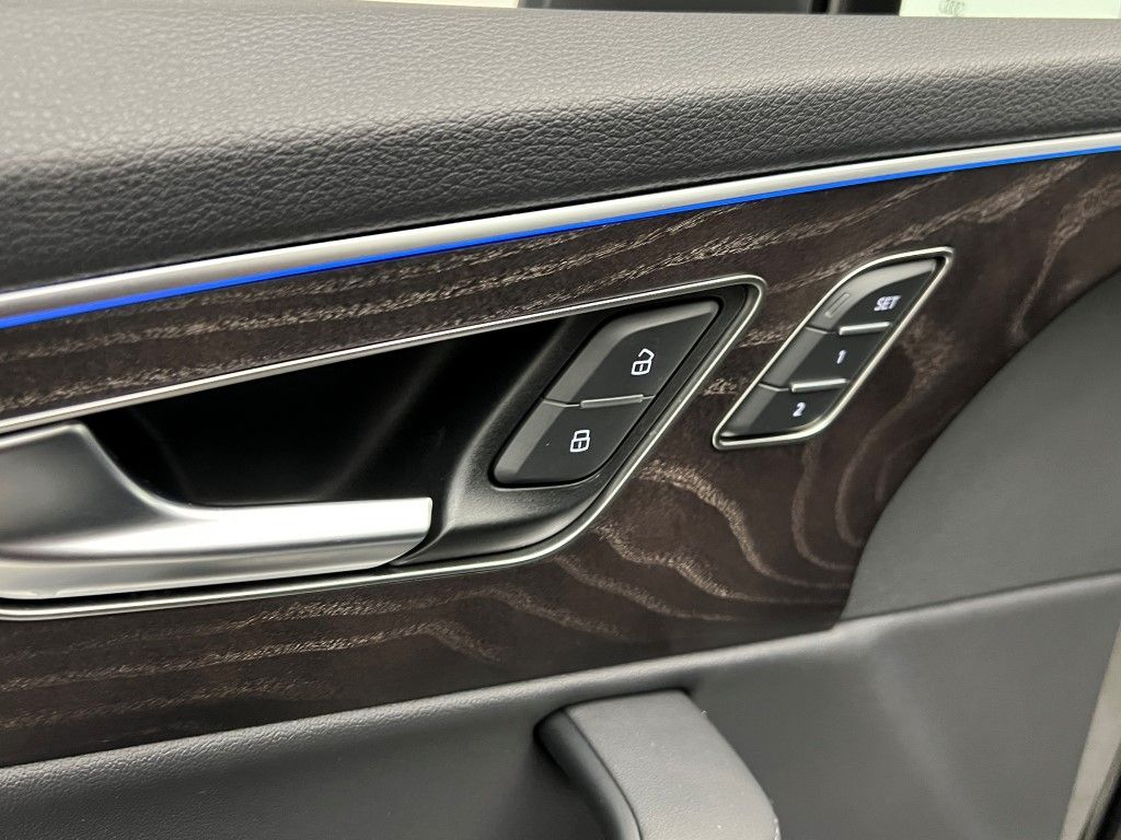 Thumbnail: 2023 Audi Q7 - 30