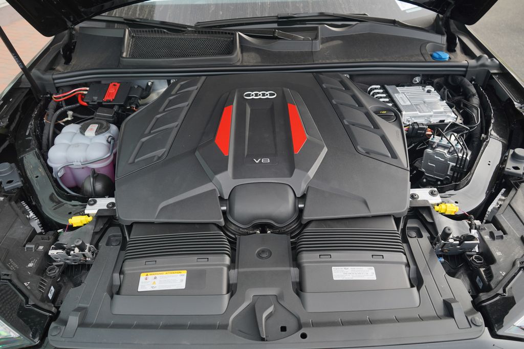 Thumbnail: 2026 Audi SQ7 - 12