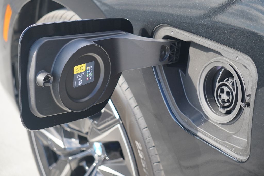 Thumbnail: 2026 BMW 7 Series - 6