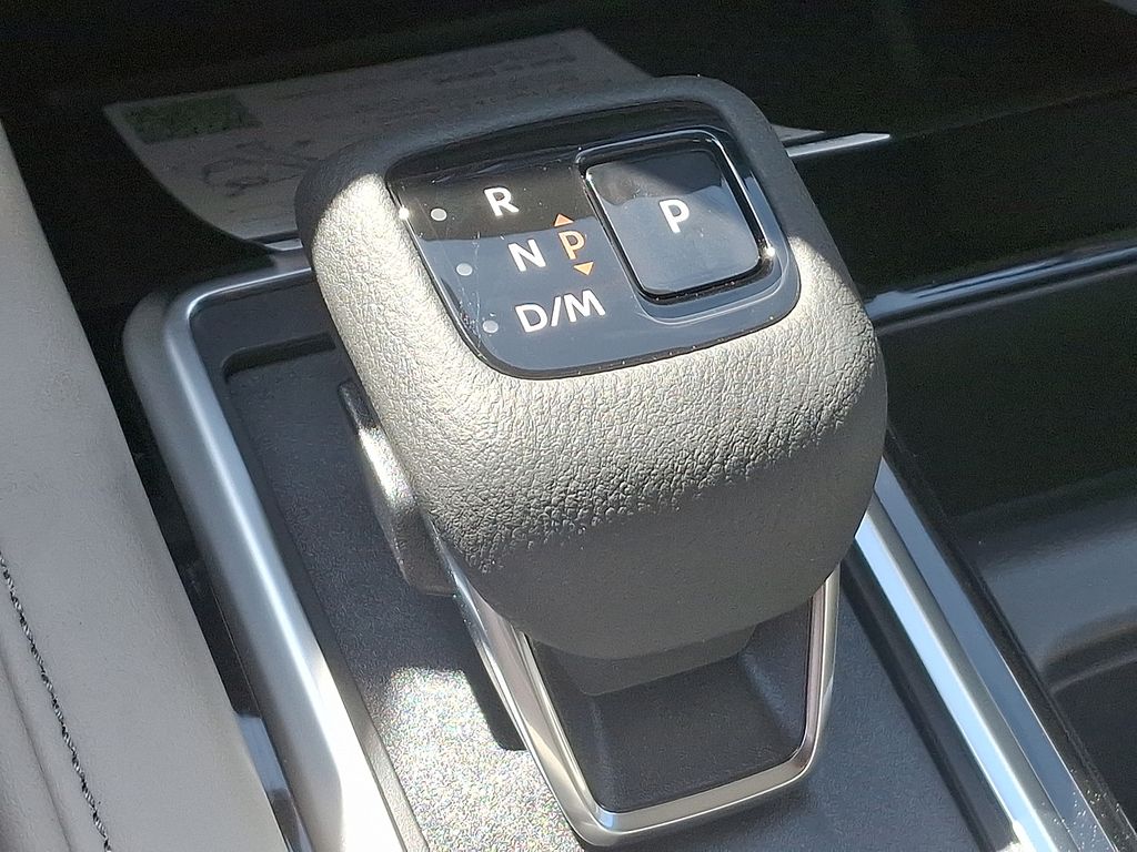 2025 Nissan Pathfinder SL 7