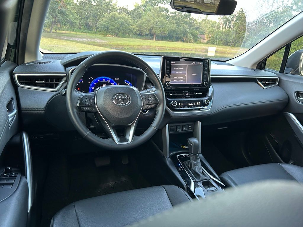 2022 Toyota Corolla Cross XLE 12