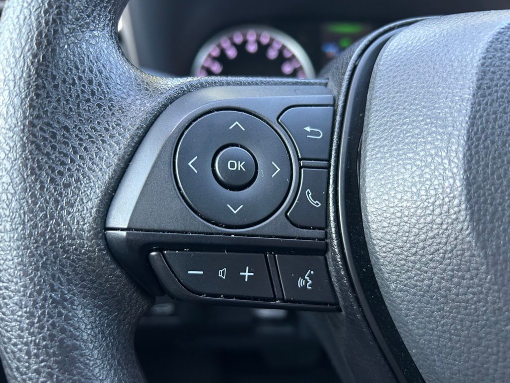 2022 Toyota RAV4 XLE 19
