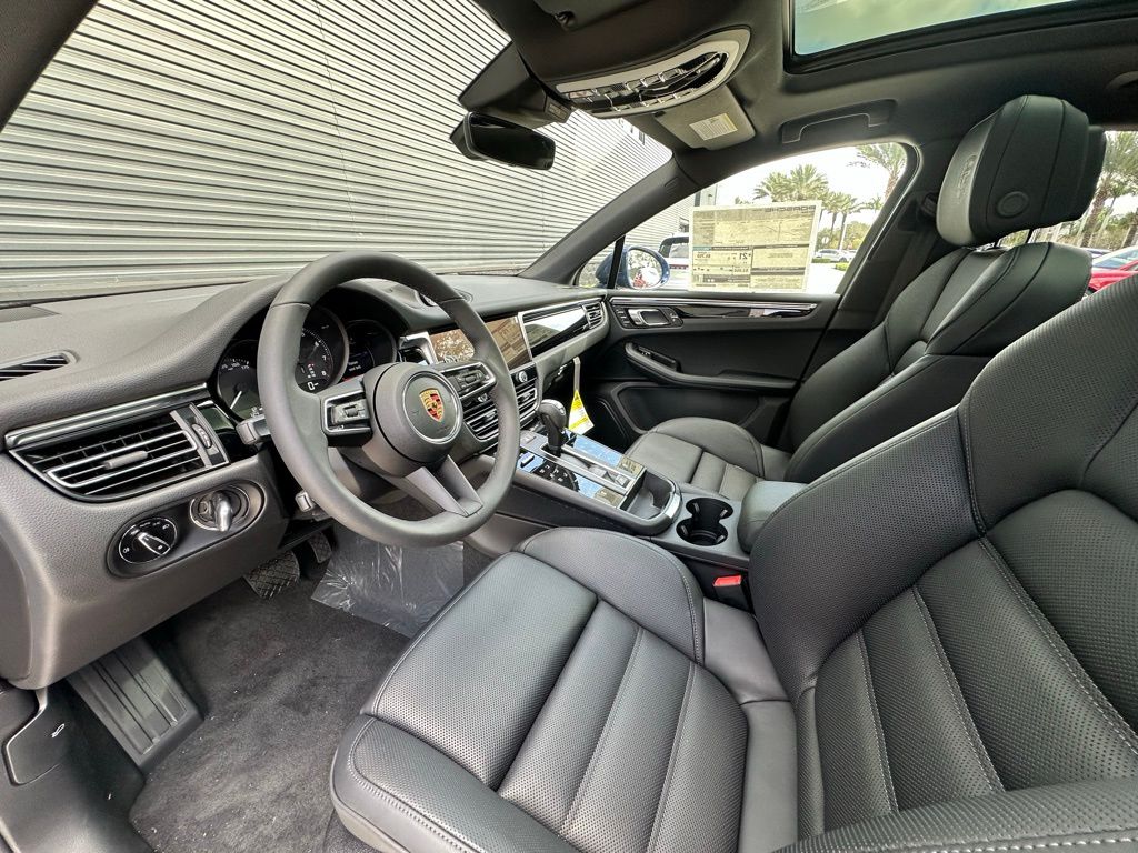 2025 Porsche Macan  4