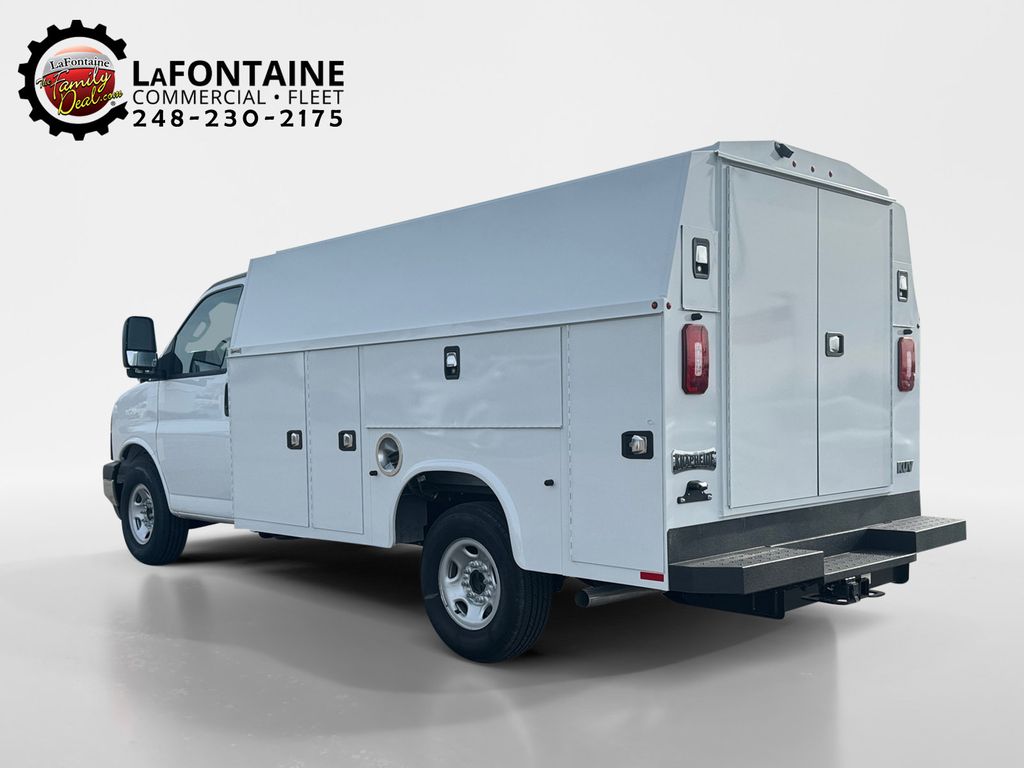 2024 GMC Savana 3500 Work Van 5