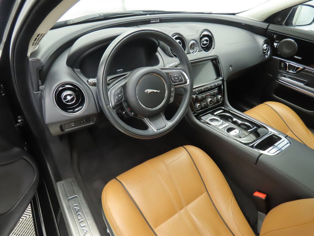 Thumbnail: 2019 Jaguar XJ - 9