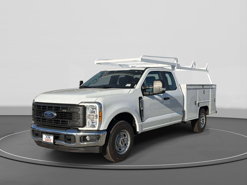 Oxford White 2026 Ford F-250 Super Duty Pickup Truck 4X2 Automatic