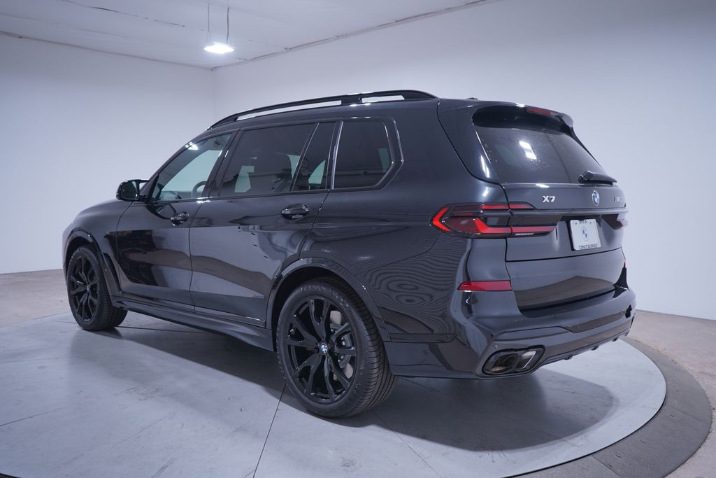 2025 BMW X7 M60i 3