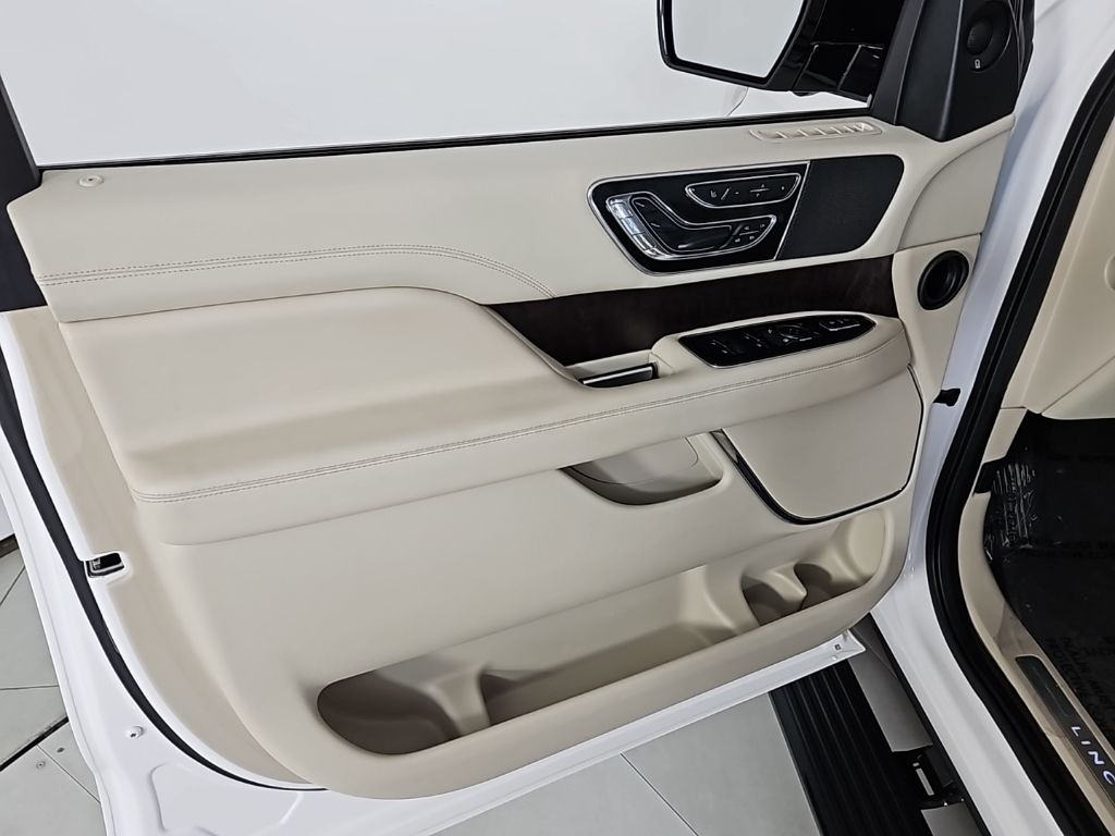 Thumbnail: 2018 Lincoln Navigator - 12