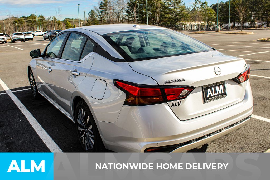 Used 2024 Silver Nissan 2.5 SV image 5